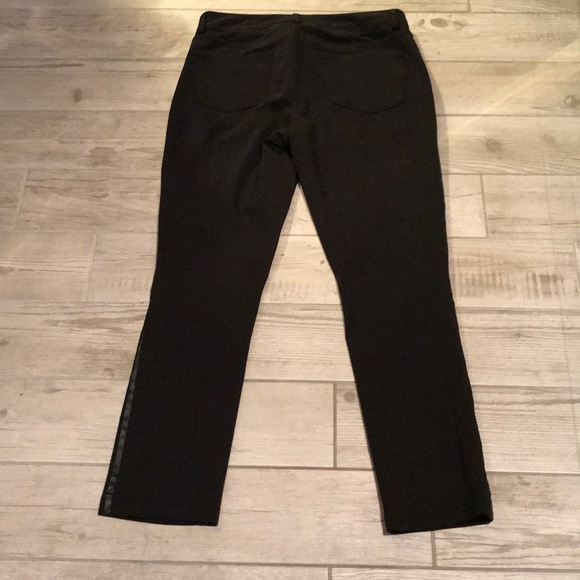 ⬇️PROFESSIONAL BLACK DRESS PANTS WITH DETAIL - Picture 2 of 4